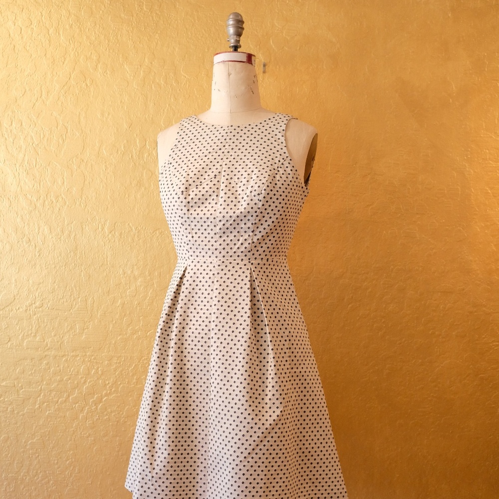 CUTE ANN TAYLOR JAQCUARD MINI DRESS!